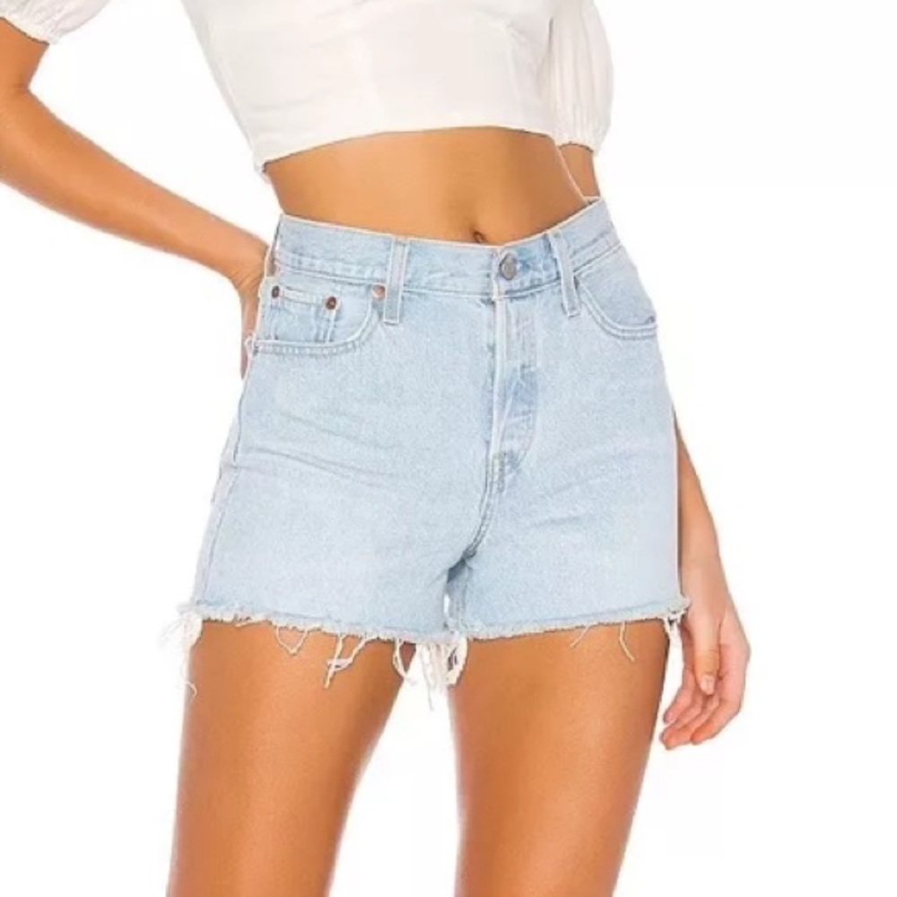 Levi’s Jean high rise Wedgie Short in Awesome Street size 27. New with tags